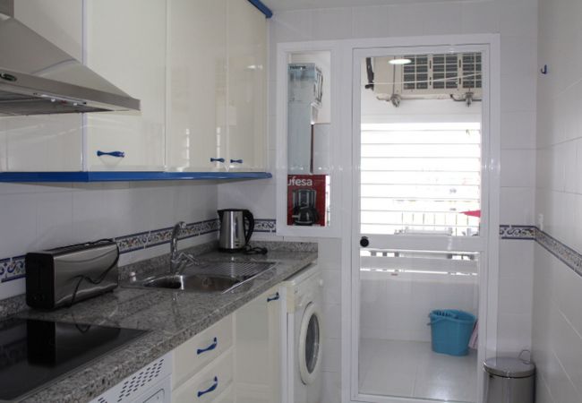 ZapHoliday - 2105 - Apartmentvermietung in La Duquesa, Costa del Sol - Küche