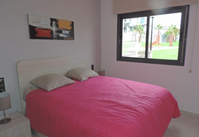 Zapholiday - 3023 - Punta Prima Wohnung, Costa Blanca - Schlafzimmer